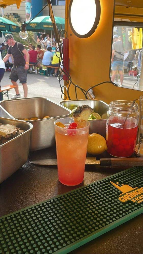 Frisch gemixter Cocktail beim Event